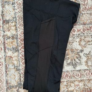 Black size 4 lululemon leggings with pockets